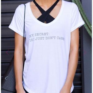 𝅺LORNA Lane ‘The Secret’ Short Sleeve V-Neck T-Shirt in White/Black Size Medium